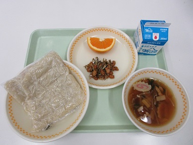 ・牛乳　・中華麺　・醤油ラーメンスープ　・大豆と煮干しの甘辛和え　・オレンジ