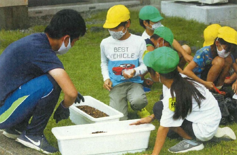小中学校の緑化活動の様子3