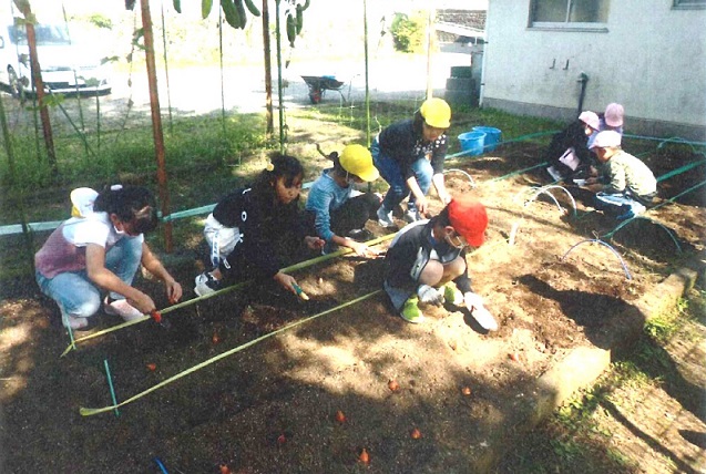 小中学校の緑化活動の様子4