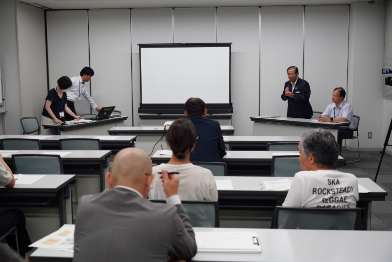 参加者の質問に答える須藤市長