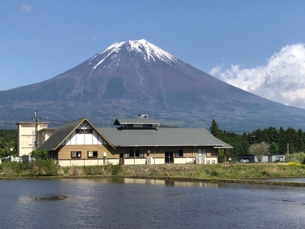 井之頭区民館と富士山