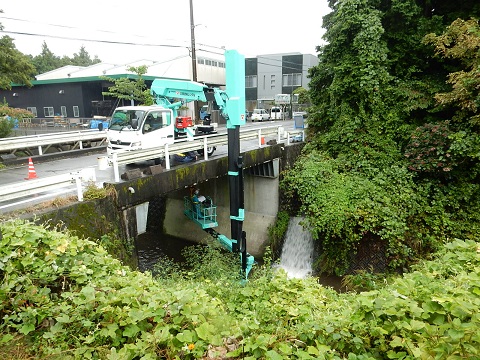 橋梁点検車を使用した橋梁点検状況写真(例