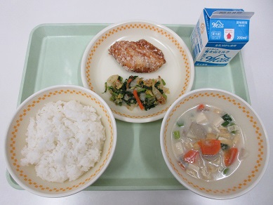 ・牛乳　・ご飯　・鰆の竜田揚げ　・白菜のごまおかか和え　・豆乳入り根菜のみそ汁