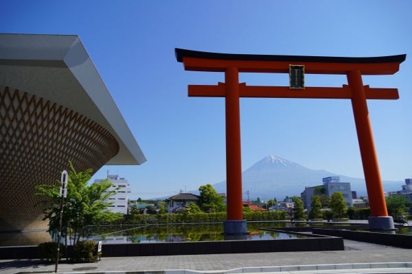 World Heritage Centre, Fujisan Hongu Sengen Taisha Shrine Ichinotorii Gate and Mount Fuji