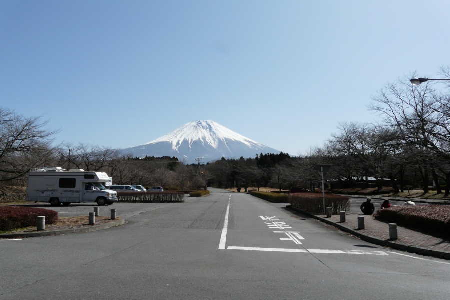 猪之頭公園から仰ぐ富士山