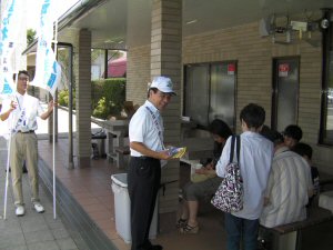 「道路ふれあい月間」街頭キャンペーンのようす