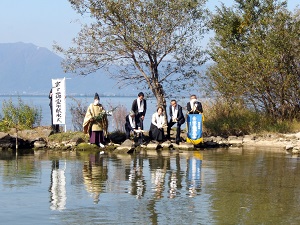 琵琶湖にお水返し