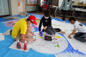 大富士小学校の制作風景